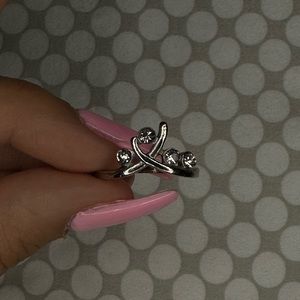 Ring with miniature diamonds tiara shaped